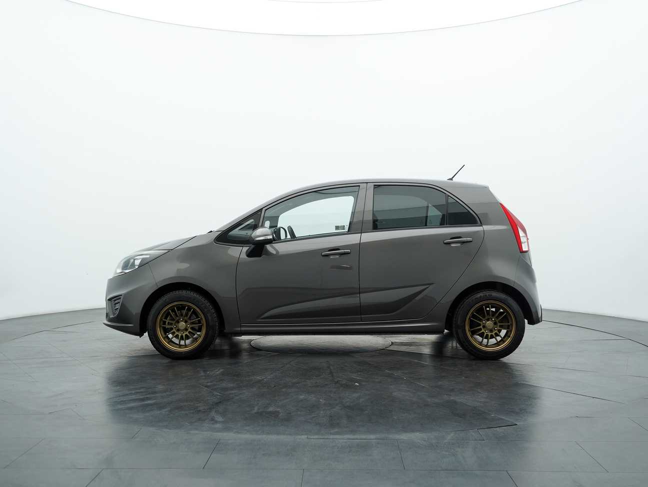 terpakai 2015 Proton Iriz Standard 1.3