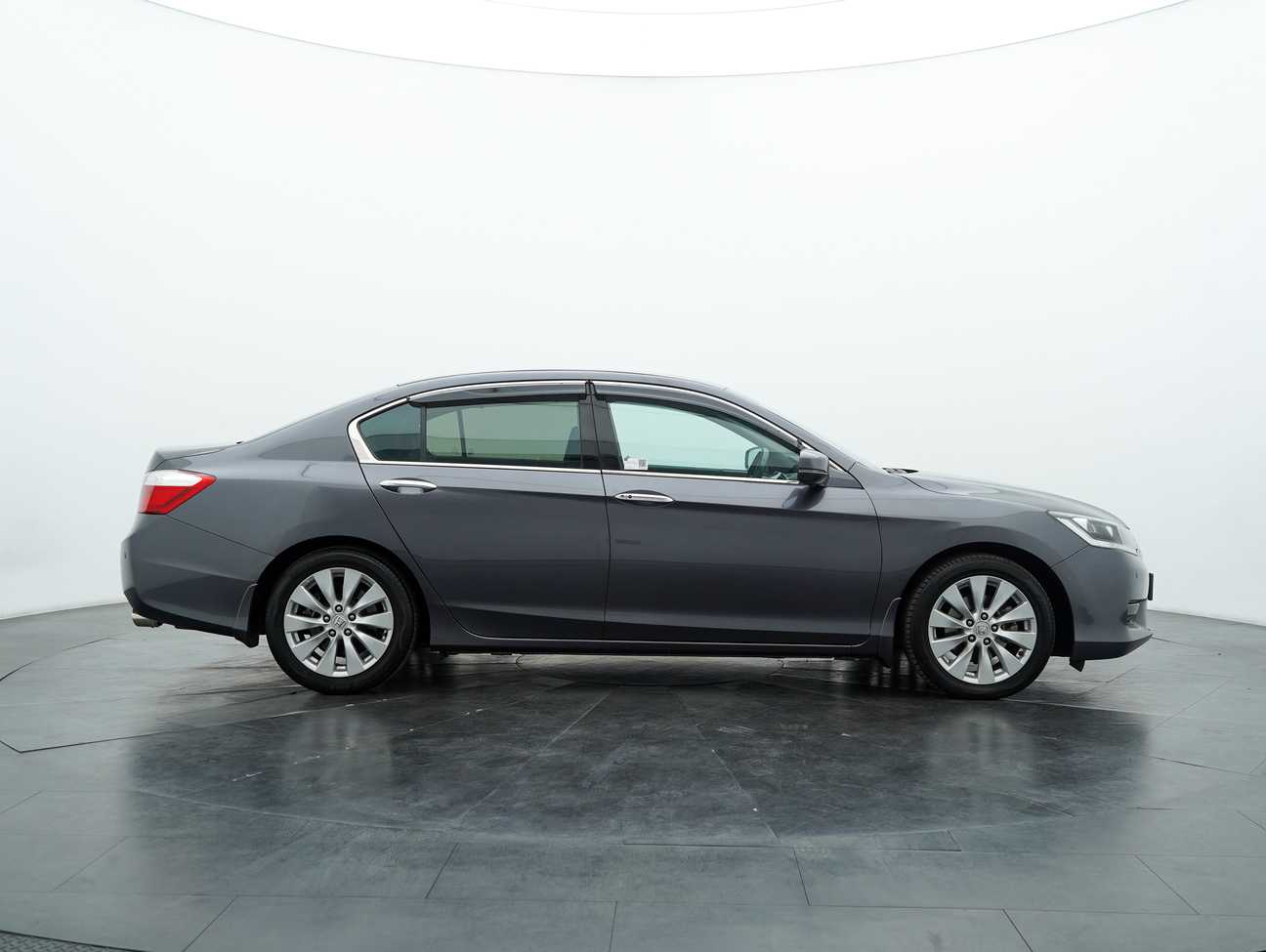 terpakai 2016 Honda Accord i-VTEC VTi-L 2.0