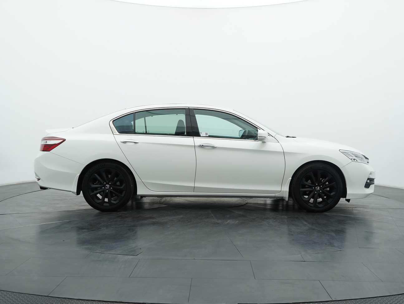 used 2017 Honda Accord VTi-L 2.4