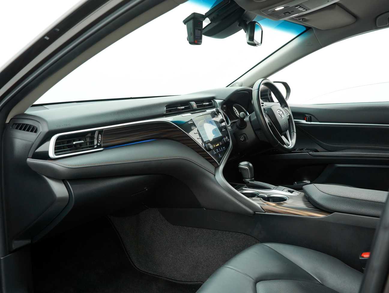 terpakai 2019 Toyota CAMRY V 2.5