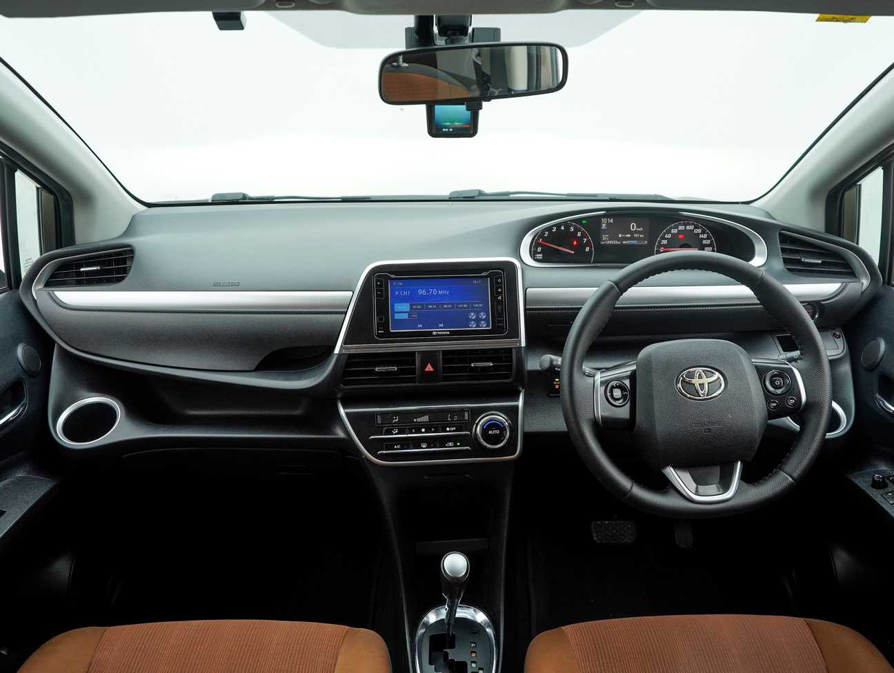 used 2016 Toyota Sienta V 1.5