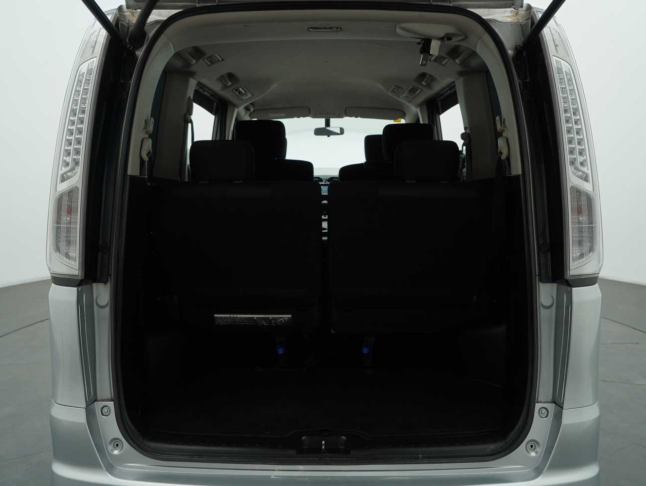 used 2013 Nissan Serena S-Hybrid High-Way Star 2.0