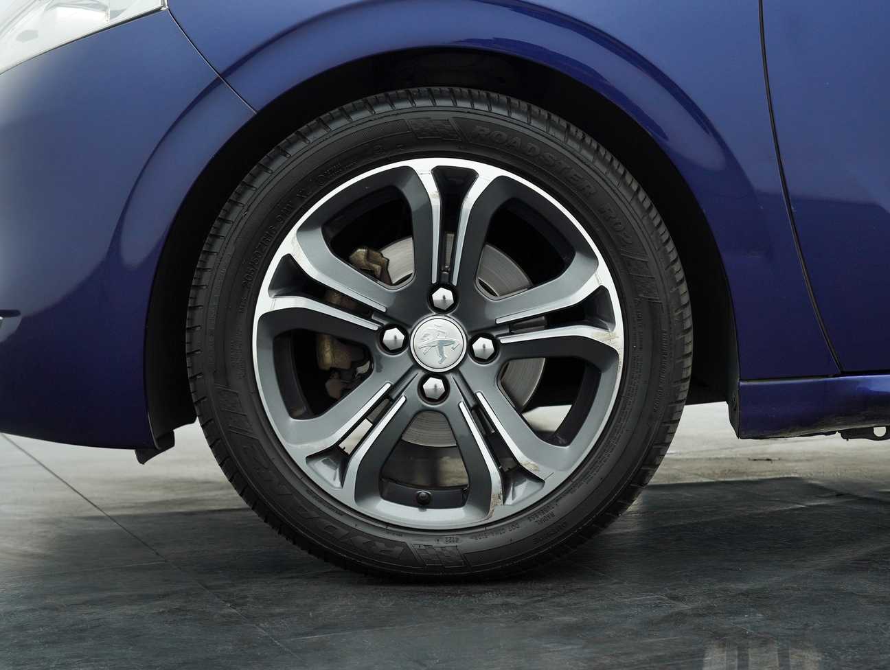 terpakai 2014 Peugeot 208 Allure 5 Door 1.6