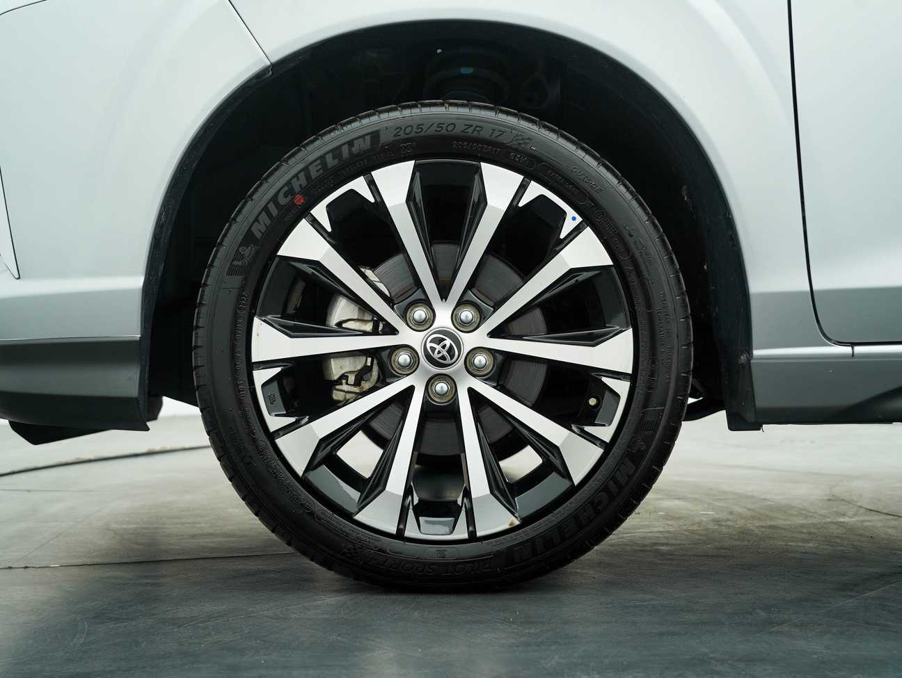 terpakai 2023 Toyota Veloz  1.5