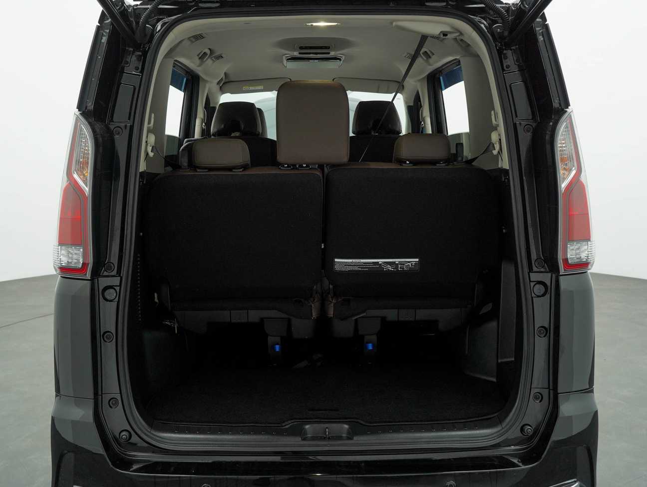 used 2021 Nissan Serena S-Hybrid High-Way Star Two-Tone Color 2.0