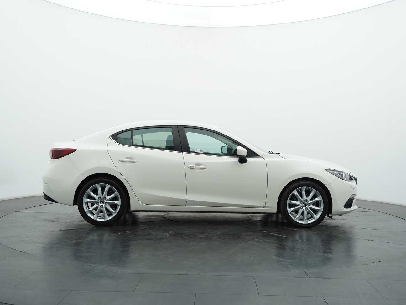 terpakai 2015 Mazda 3 SKYACTIV-G High 2.0