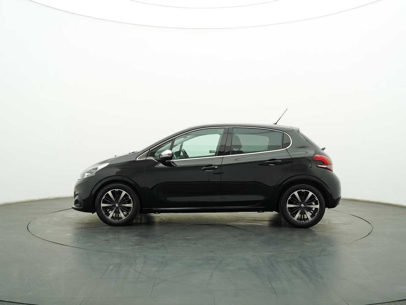 terpakai 2019 Peugeot 208 PureTech 1.2