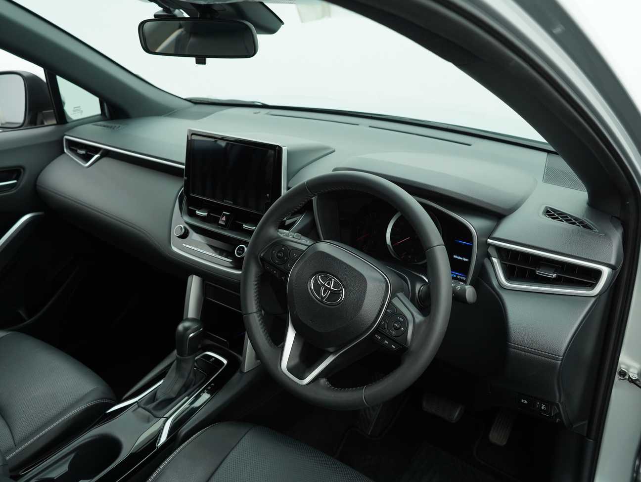 used 2022 Toyota Corolla Cross V 1.8