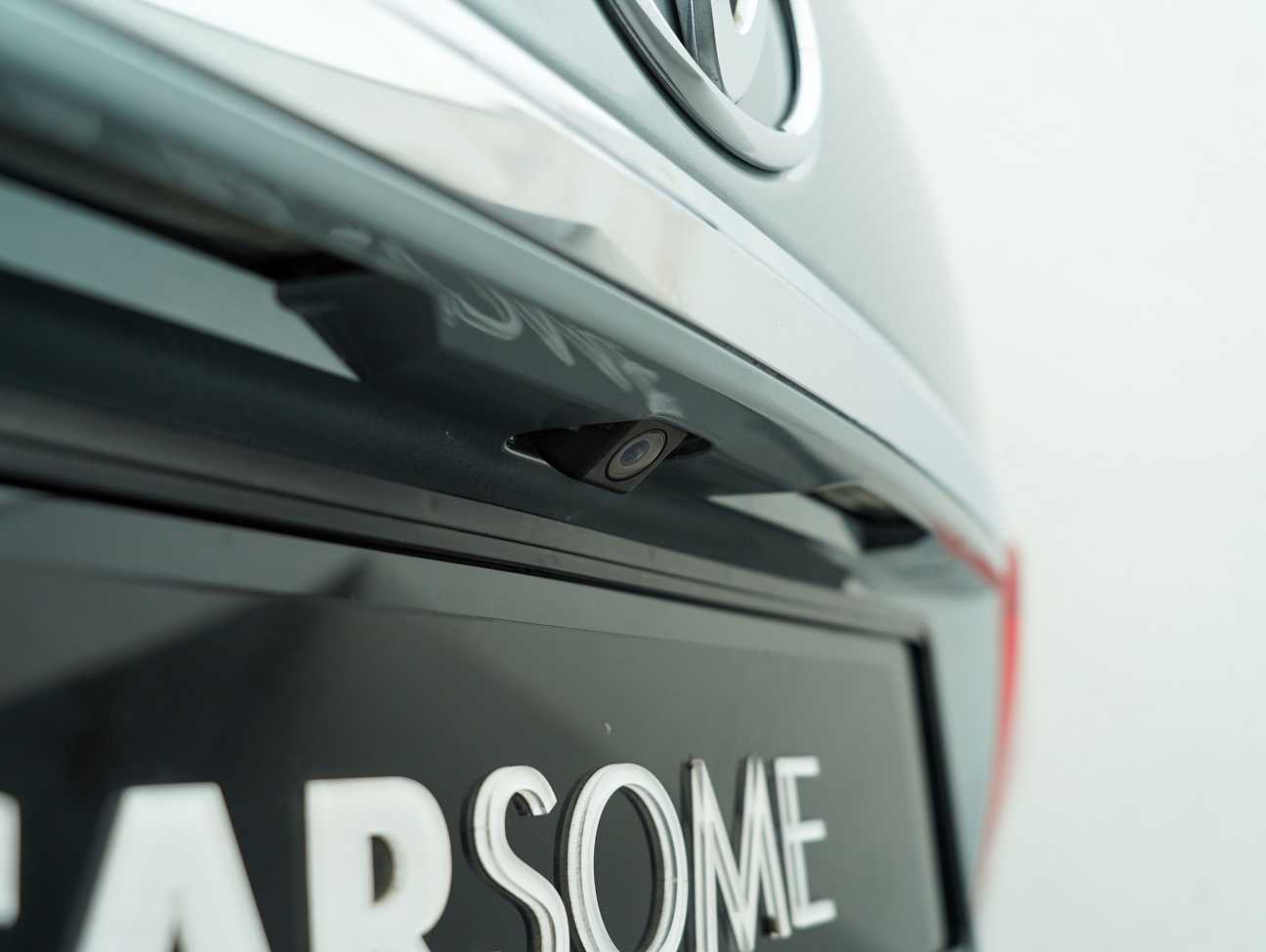 terpakai 2011 Toyota Camry G 2.0