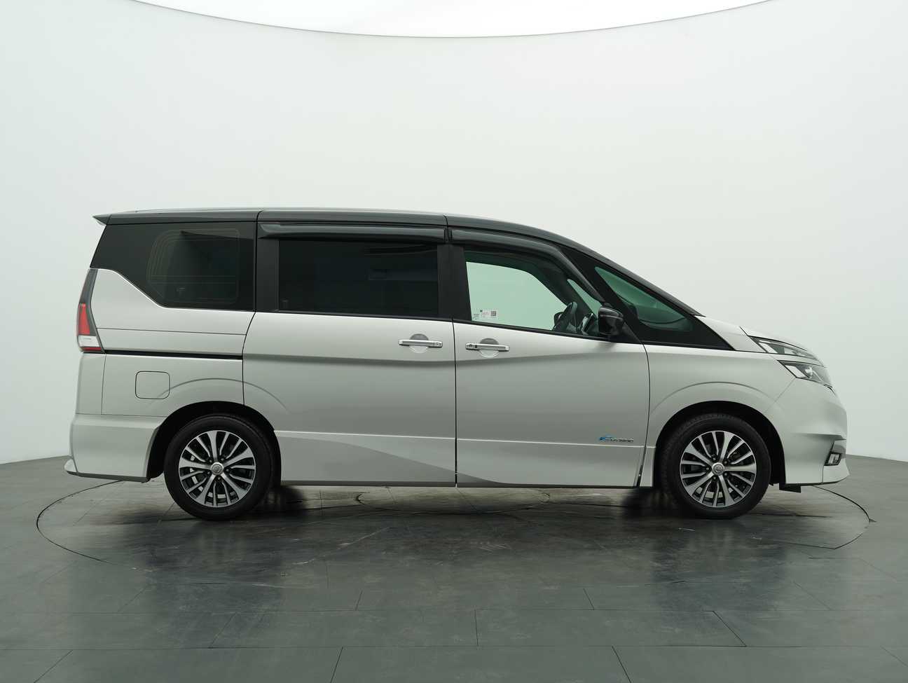 used 2019 Nissan Serena S-Hybrid High-Way Star 2.0