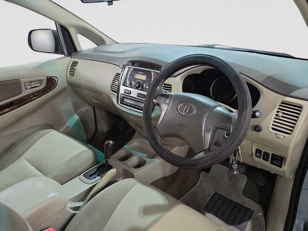 terpakai 2013 Toyota Innova G 2.0