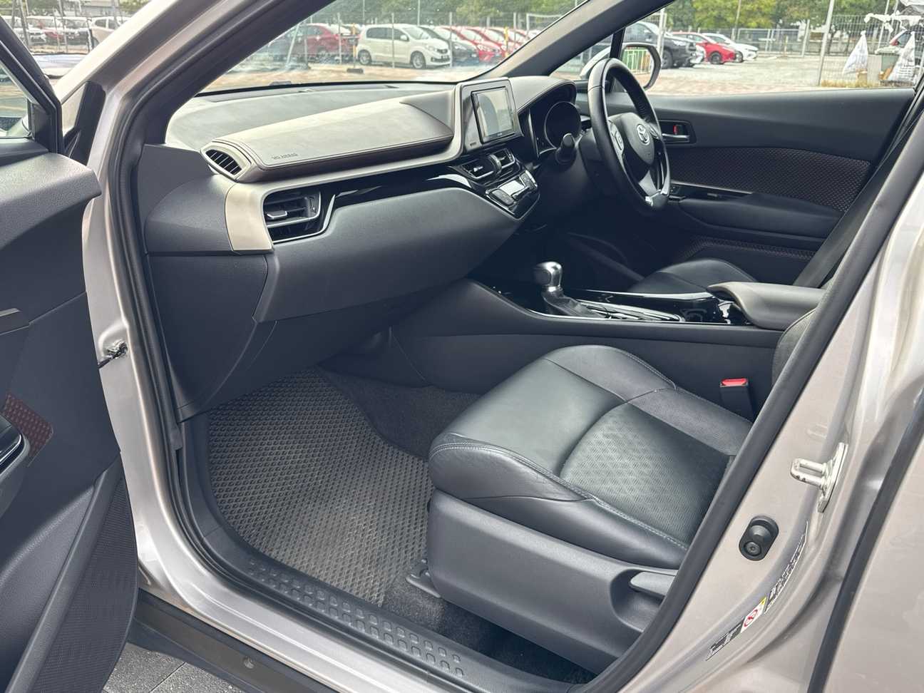 used 2018 Toyota C-HR  1.8