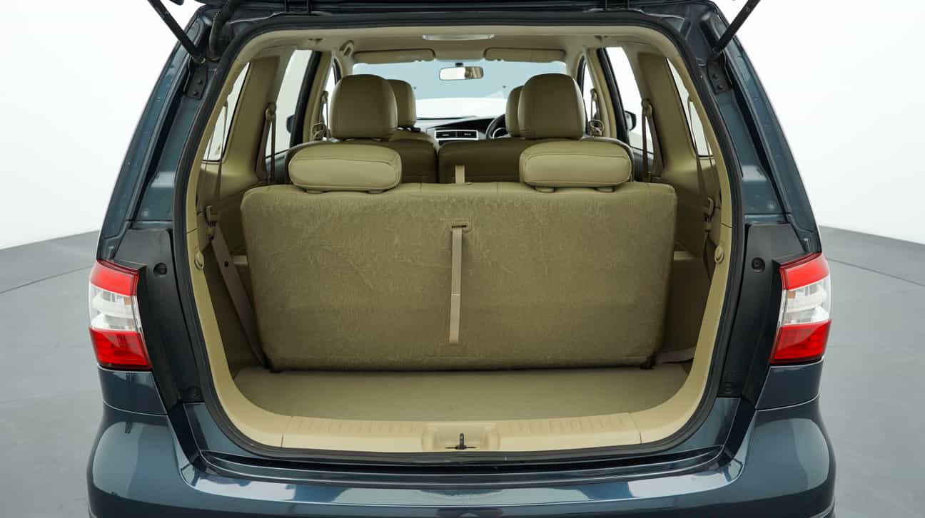 used 2015 Nissan GRAND LIVINA  1.8