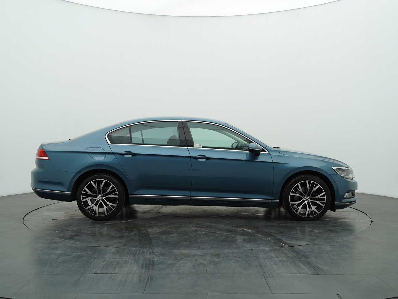 terpakai 2018 Volkswagen Passat TSI Comfortline Plus 1.8