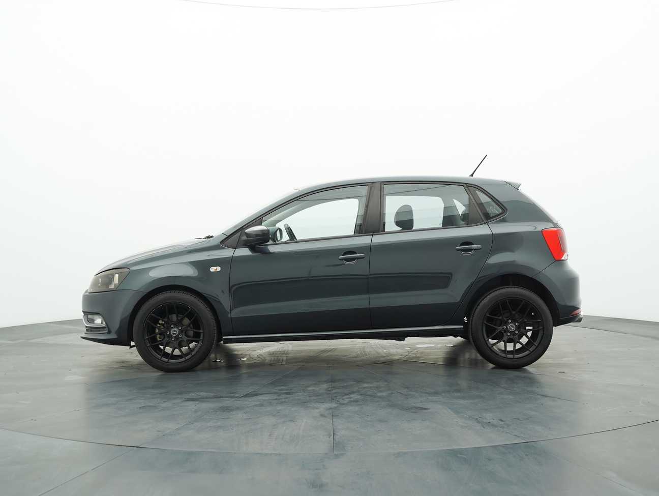 terpakai 2016 Volkswagen POLO HATCHBACK 1.6