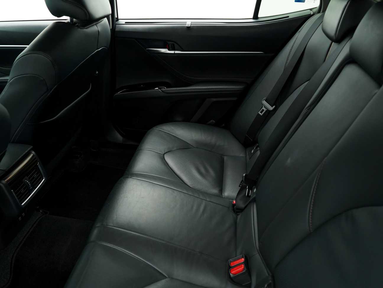 used 2020 Toyota Camry V 2.5