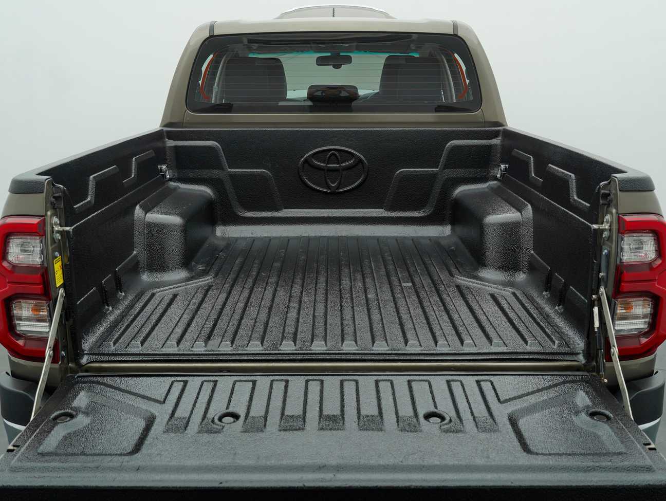 terpakai 2022 Toyota Hilux V Dual Cab 2.4