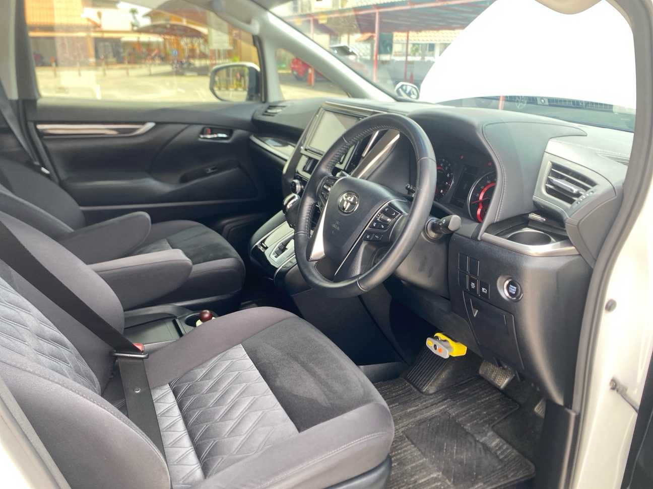 terpakai 2018 Toyota Vellfire  2.5