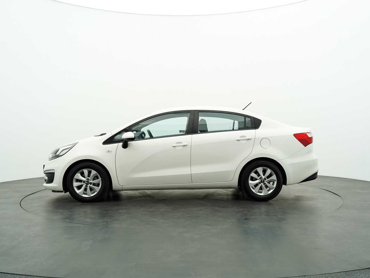 terpakai 2016 Kia Rio EX 1.4