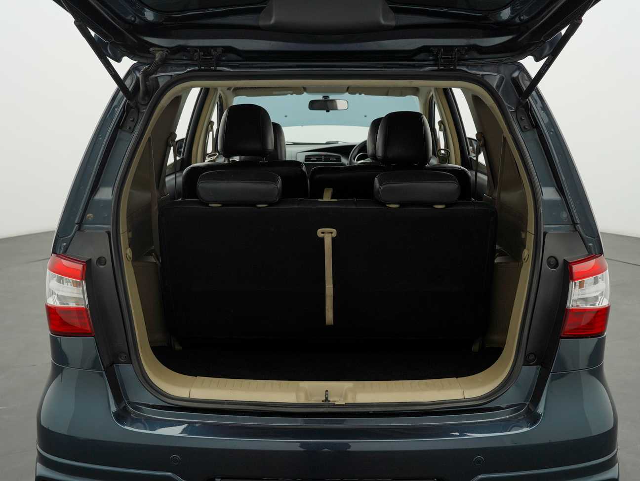 terpakai 2016 Nissan Grand Livina Comfort 1.8