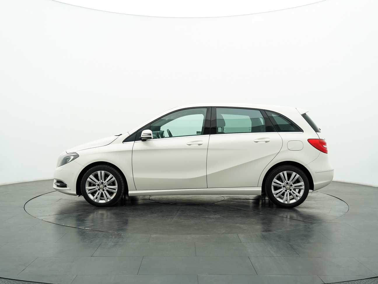 terpakai 2014 Mercedes-Benz B200 Sport Tourer 1.6