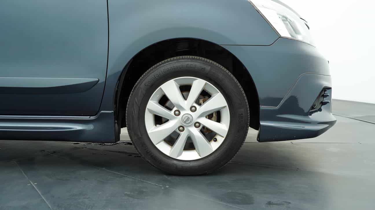 used 2015 Nissan GRAND LIVINA  1.8