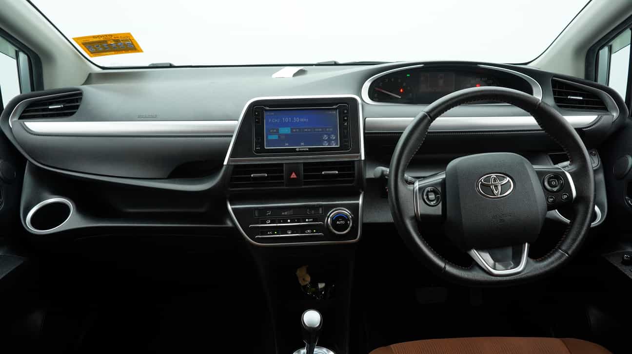 used 2017 Toyota SIENTA V 1.5