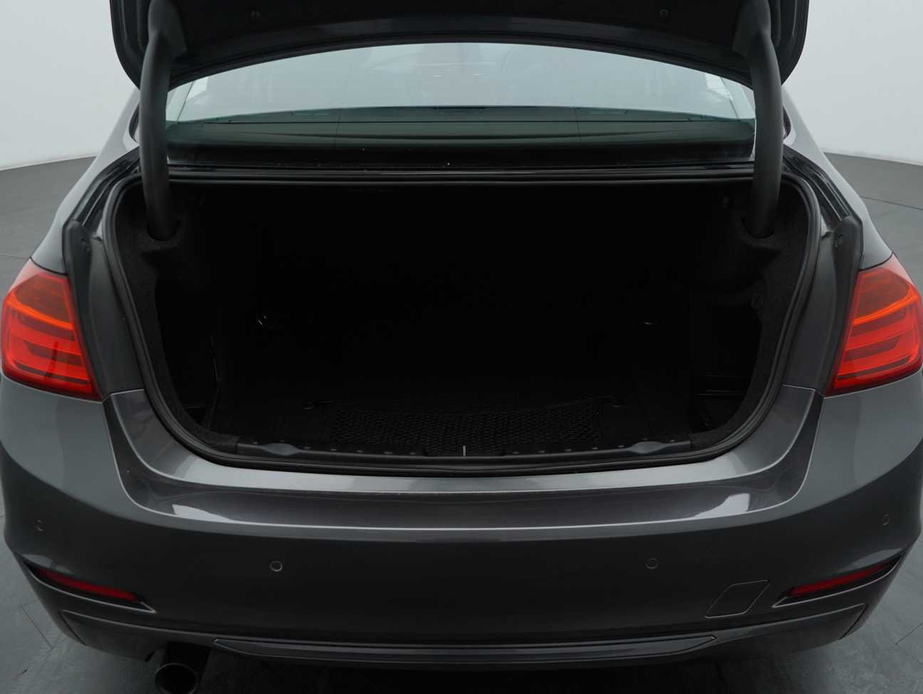 used 2015 BMW 320i Sport Line 2.0