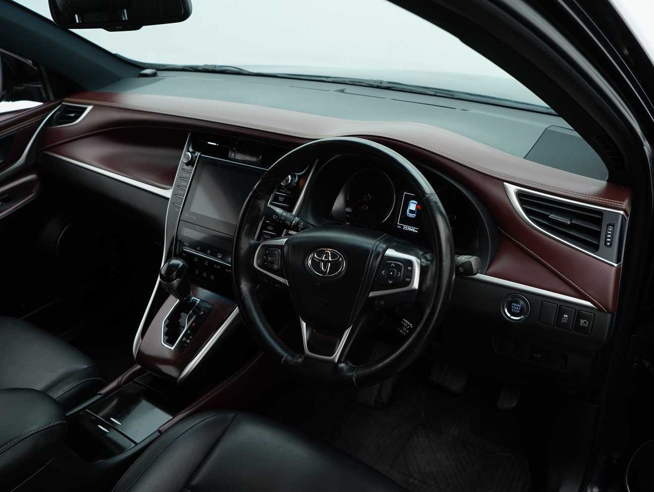 used 2014 Toyota Harrier Premium 2.0