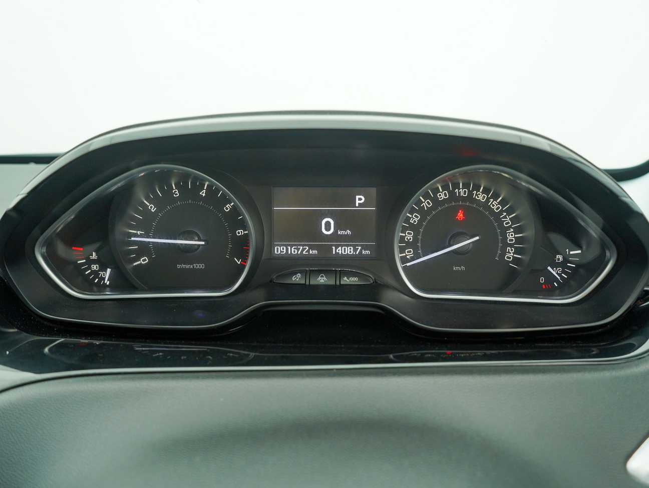 terpakai 2015 Peugeot 208 Allure 3 Door 1.6