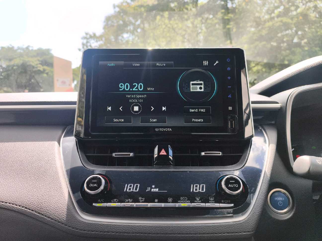 terpakai 2022 Toyota Corolla Cross Hybrid 1.8