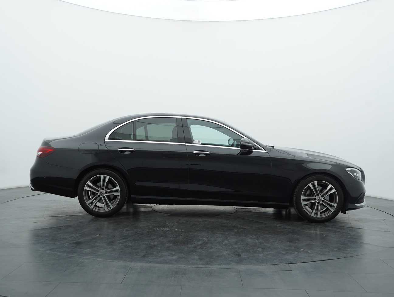 used 2023 Mercedes-Benz E200 Avantgarde 2.0