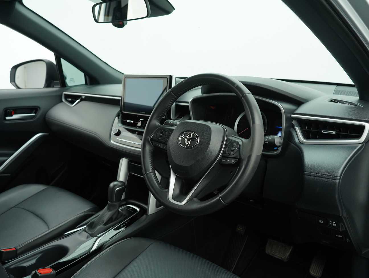 terpakai 2022 Toyota Corolla Cross V 1.8