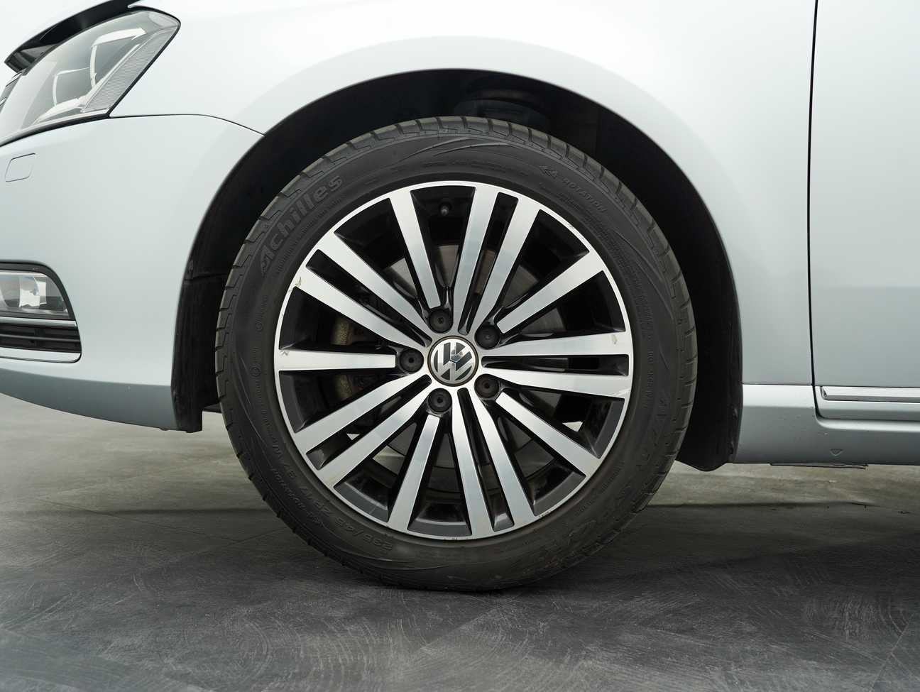 used 2013 Volkswagen PASSAT  1.8