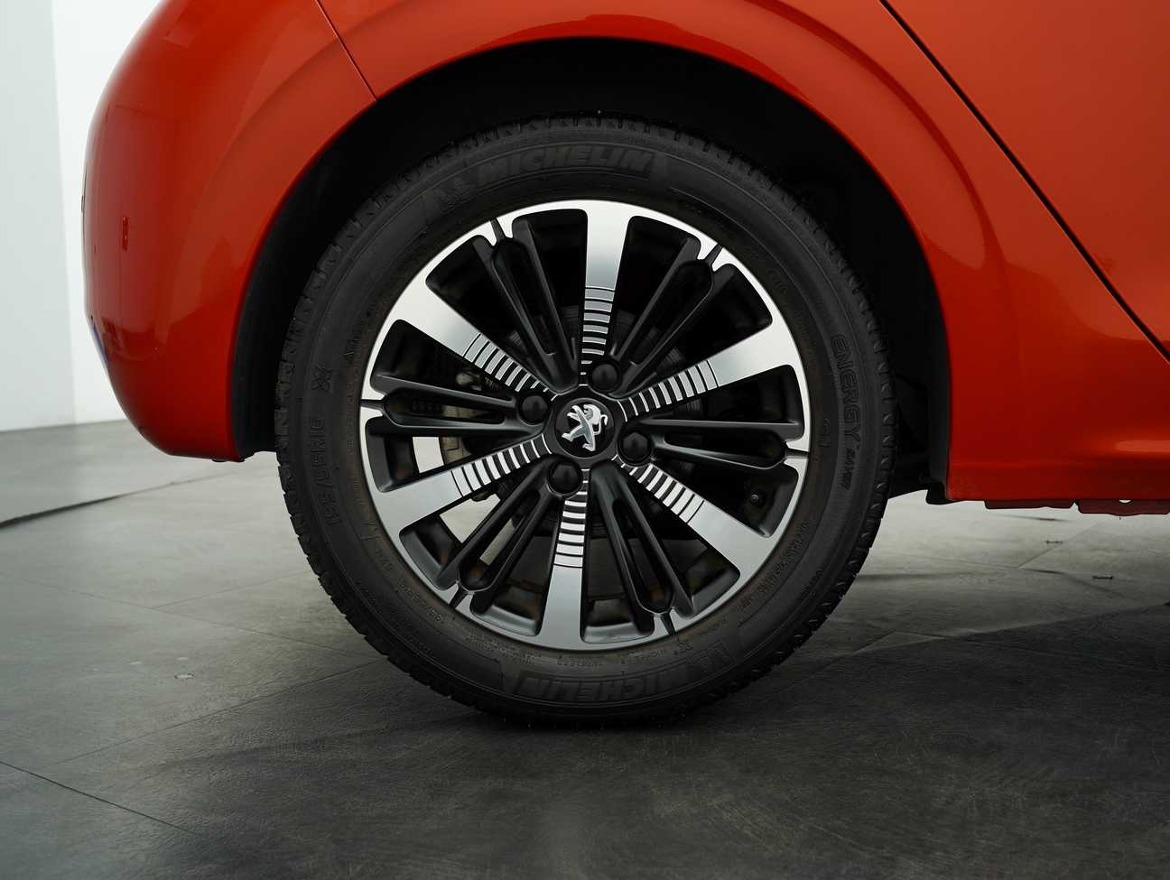 terpakai 2019 Peugeot 208 PureTech 1.2