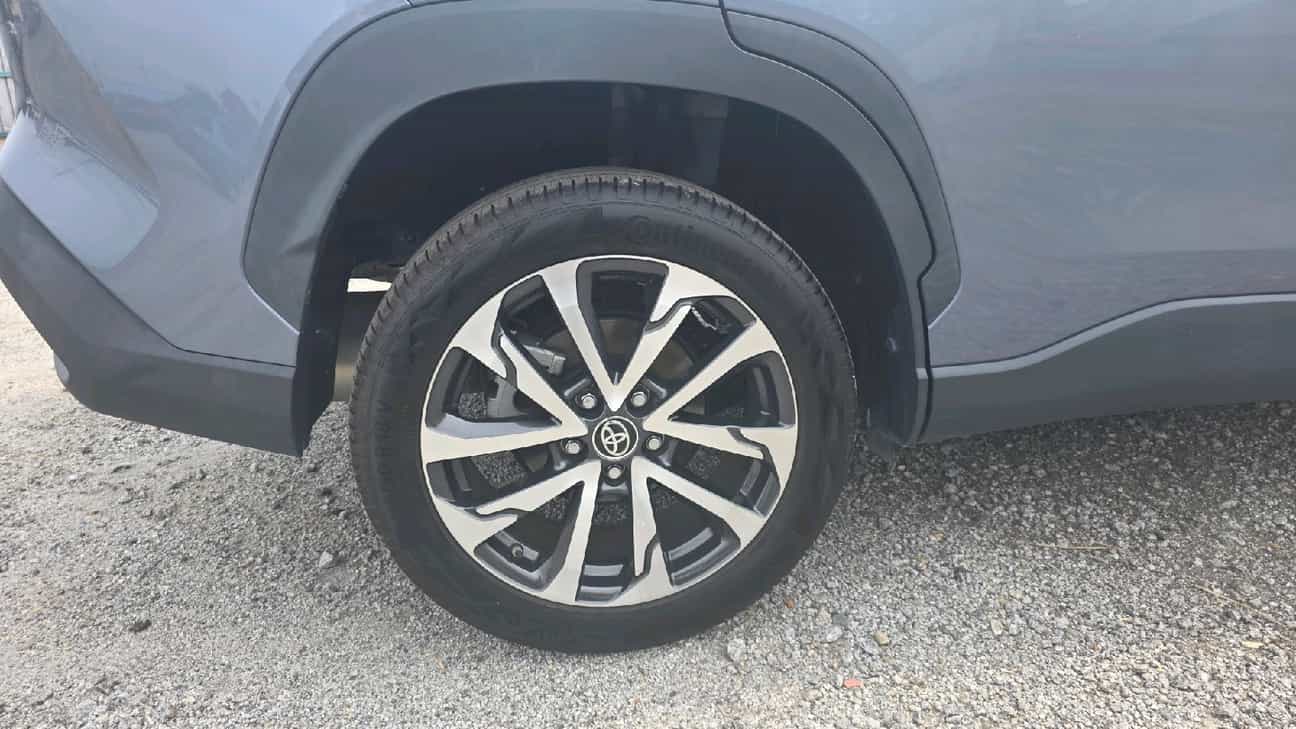 terpakai 2022 Toyota Corolla Cross Hybrid 1.8