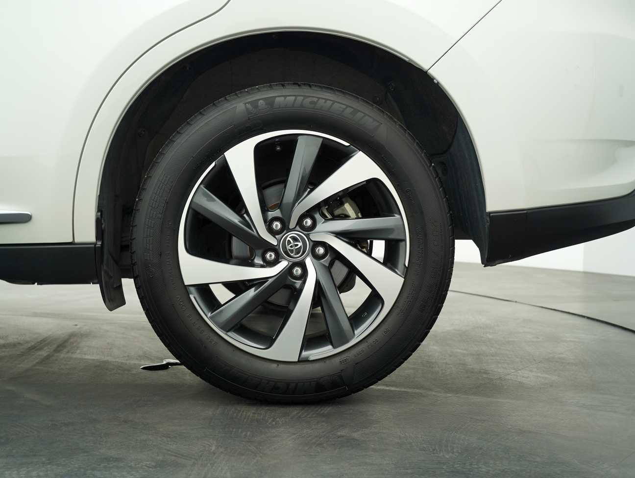 used 2018 Toyota Harrier Luxury 2.0