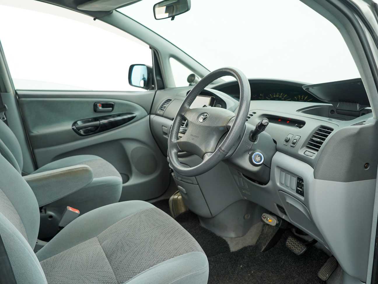 terpakai 2001 Toyota Estima Aeras 2.4