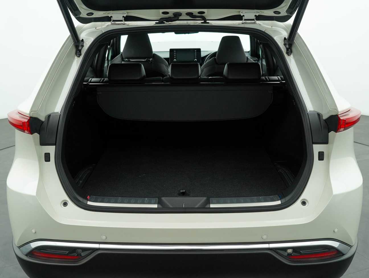 used 2021 Toyota Harrier Luxury 2.0