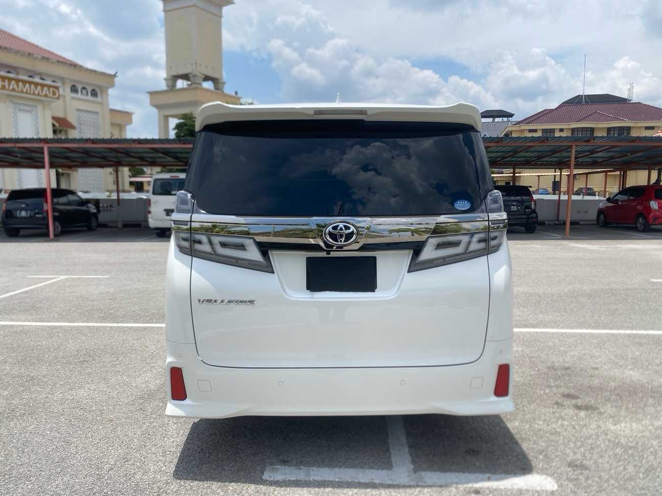 terpakai 2018 Toyota Vellfire  2.5