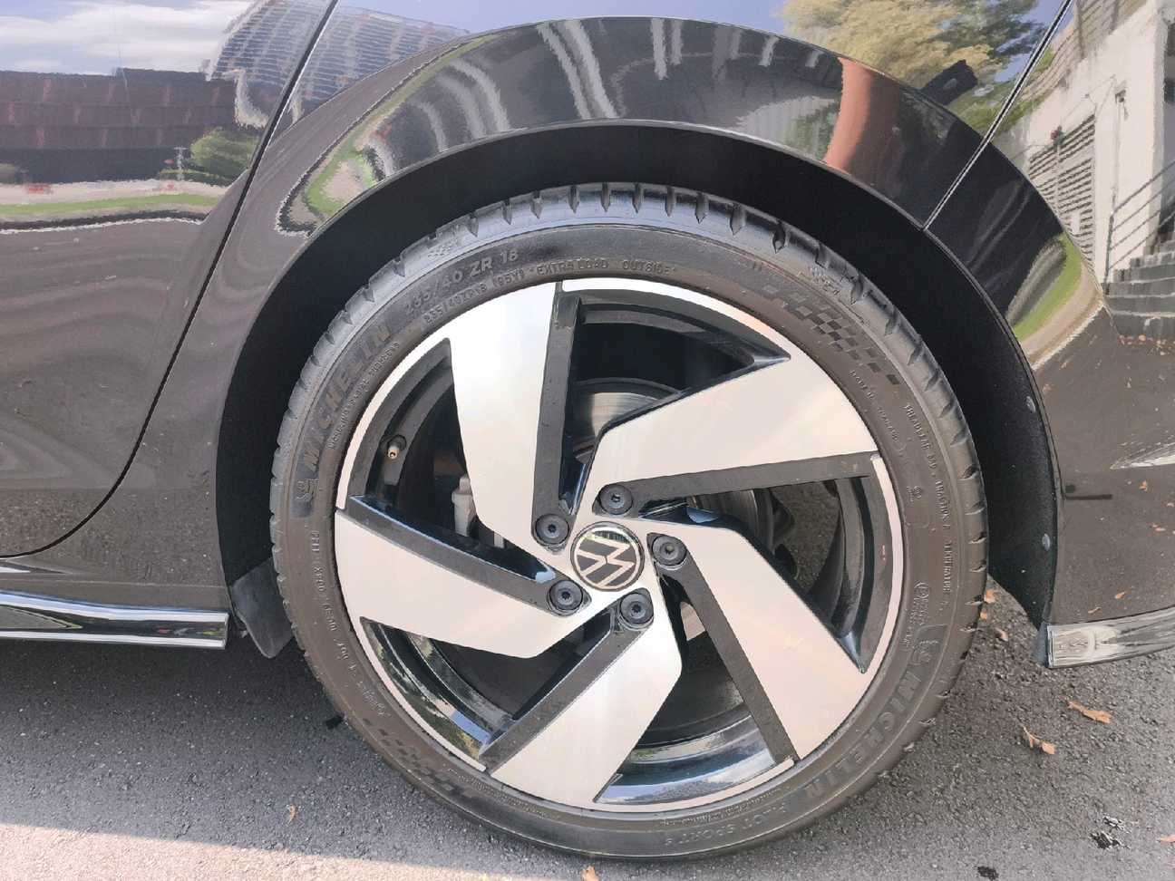 terpakai 2022 Volkswagen Golf TSI R-Line 1.4