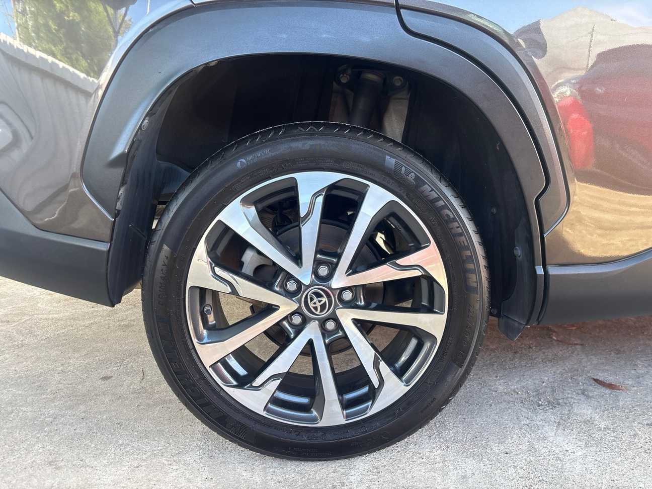 terpakai 2021 Toyota Corolla Cross V 1.8