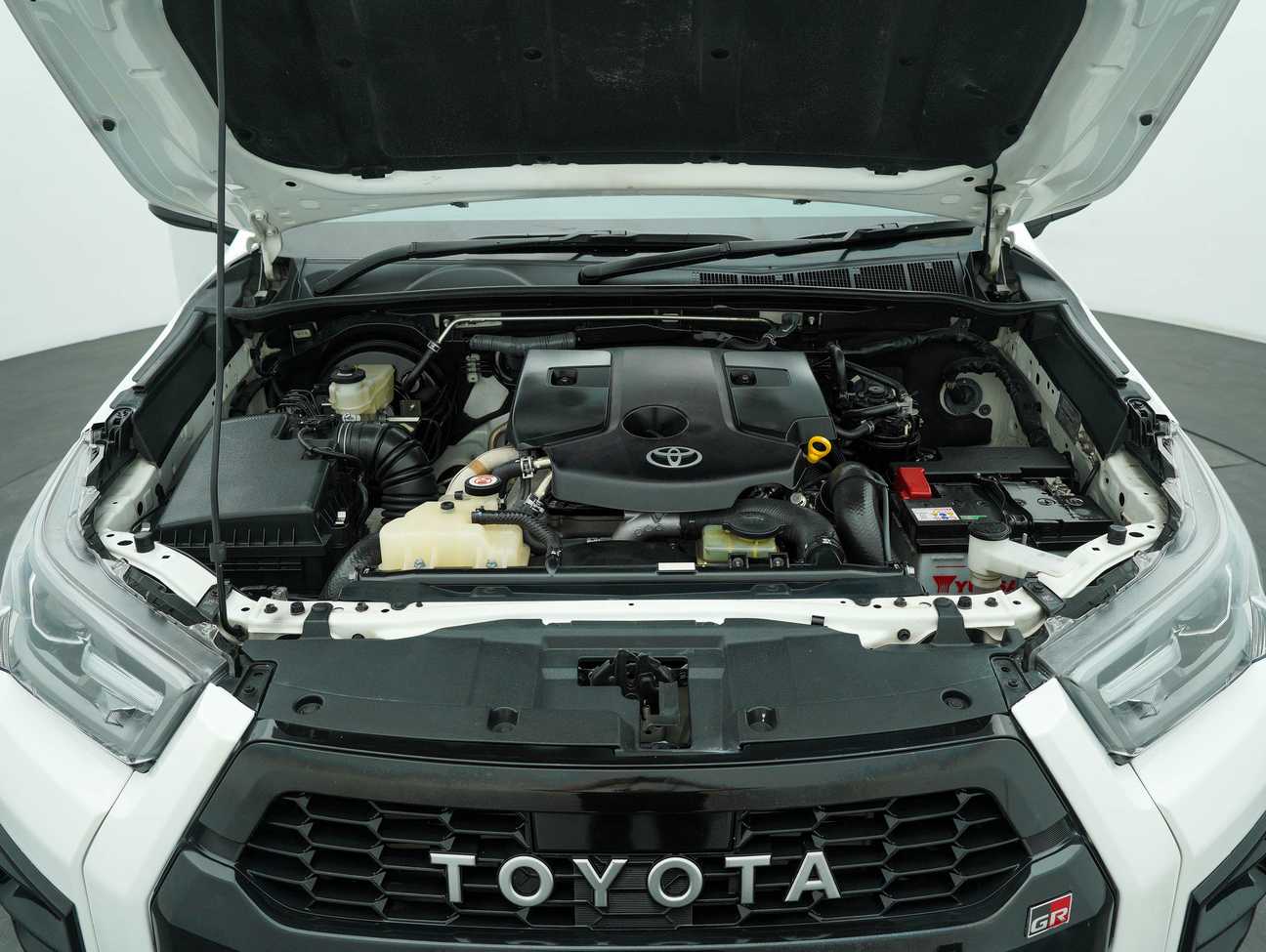 terpakai 2023 Toyota Hilux GR Sport Dual Cab 2.8