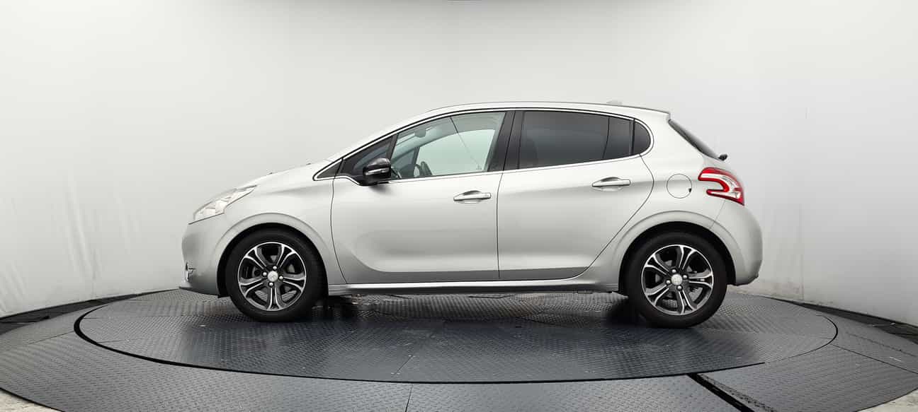 terpakai 2016 Peugeot 208 5-DOOR 1.6