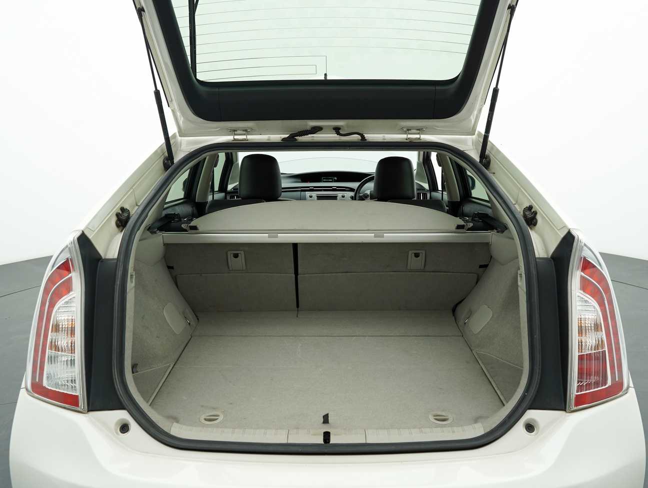 used 2012 Toyota PRIUS LUXURY (HYBRID) 1.8