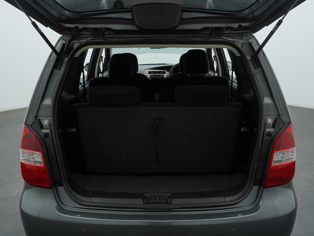 terpakai 2011 Nissan Grand Livina Comfort 1.8