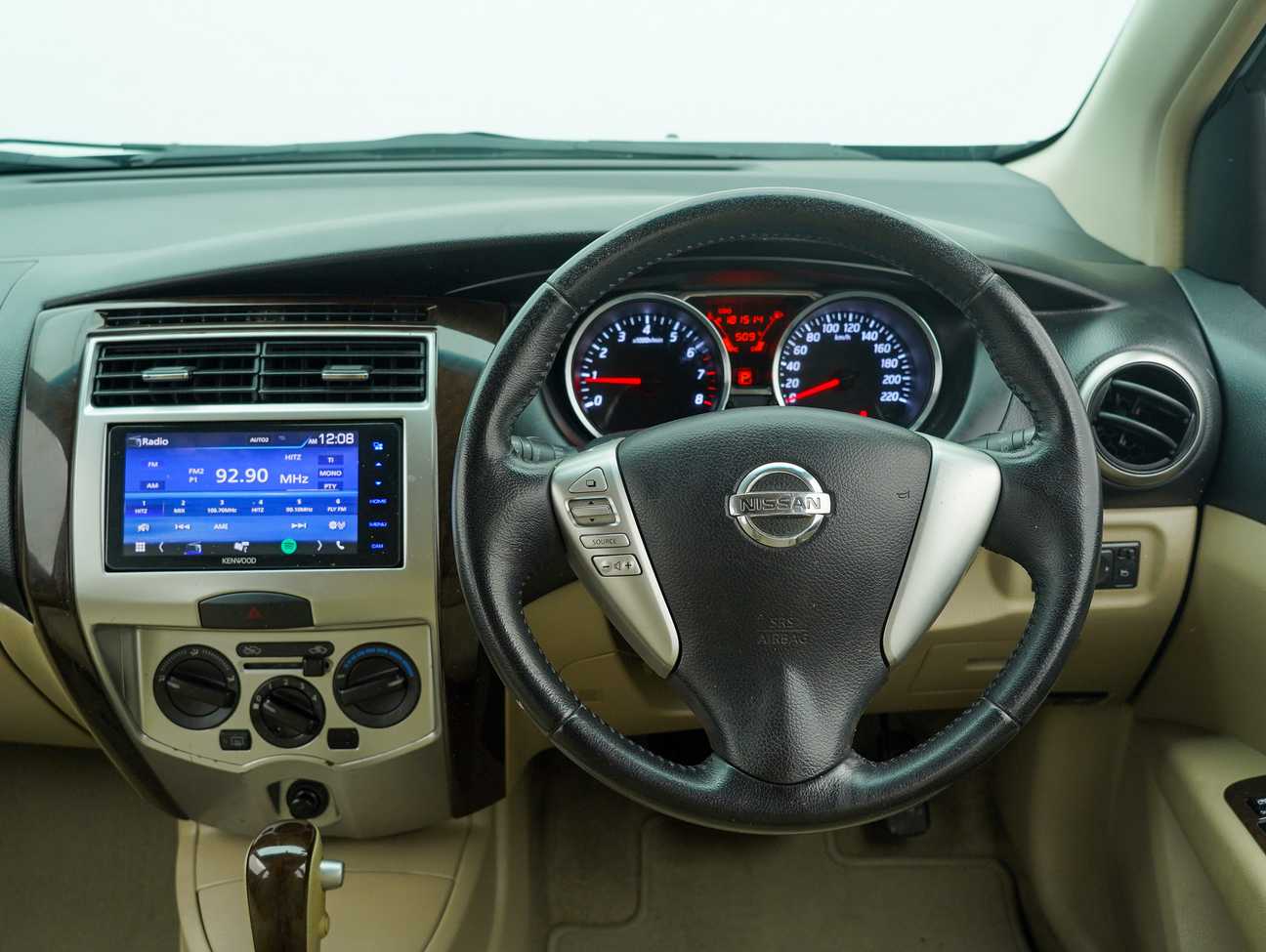 terpakai 2014 Nissan Grand Livina Comfort 1.8