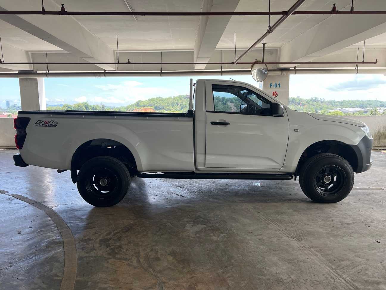 terpakai 2023 Isuzu D-Max Single Cab 1.9