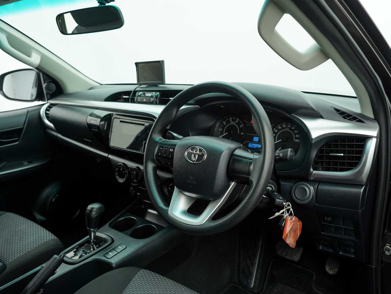 terpakai 2022 Toyota Hilux E Dual Cab 2.4