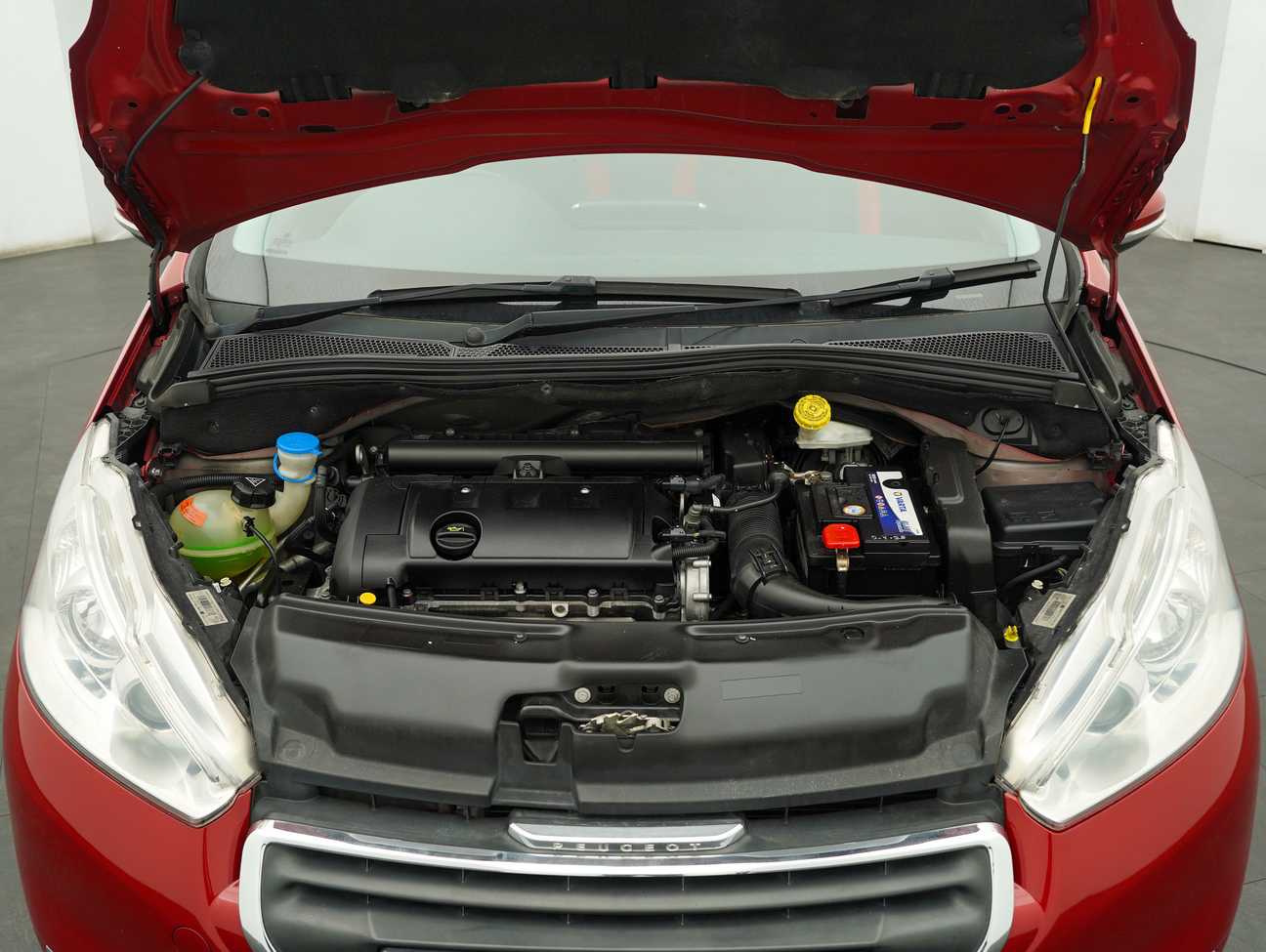 terpakai 2015 Peugeot 208 Allure 3 Door 1.6